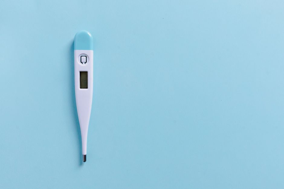 Een type J thermokoppel met robuuste constructie, ideaal voor temperatuurmetingen in industriële toepassingen.